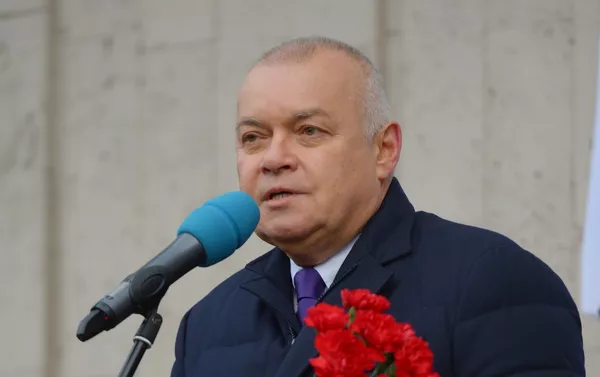 Dmitri Kiselev, director general de Rossiya Segodnia en Inaugurada de una placa conmemorativa en honor al periodista Andréi Stenin Dmitri Kiselev, director general de Rossiya Segodnia en Inaugurada de una placa conmemorativa en honor al periodista Andréi Stenin - Sputnik Mundo