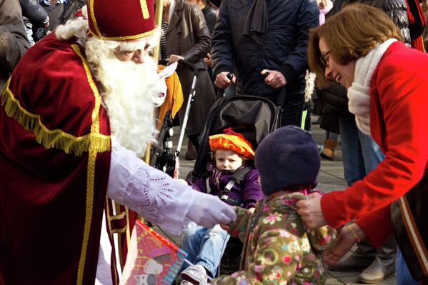 Ded Moroz y sus innumerables colegas de todo el mundo - Sputnik Mundo