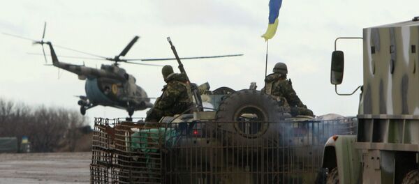 Convoy militar de Ucrania  en la base militar cerca de la ciudad Kramatorsk en este de Ucrania ,24 de Diciembre, 2014 - Sputnik Mundo