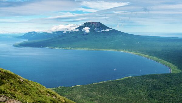 El volcán Atsonupuri, Iturup - Sputnik Mundo