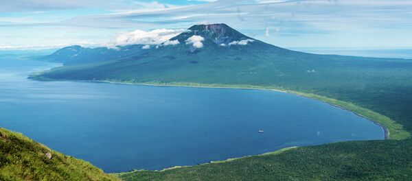 El volcán Atsonupuri, Iturup - Sputnik Mundo
