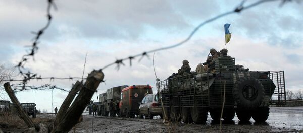 Convoy militar de Ucrania  en la base militar cerca de la ciudad Kramatorsk en este de Ucrania ,24 de Diciembre, 2014 - Sputnik Mundo