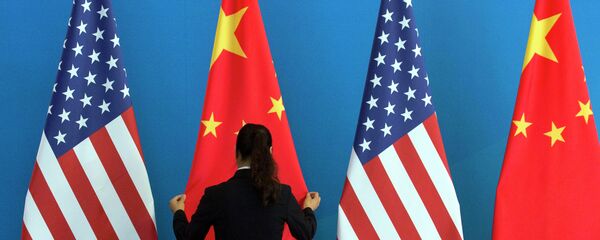 Banderas de EEUU y China Banderas de EEUU y China - Sputnik Mundo