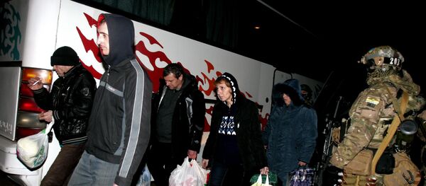 “Todos por todos”. Intercambio de prisioneros en las cercanías de Donetsk - Sputnik Mundo