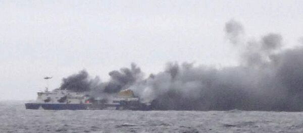Ferry, que se incendió el domingo cerca de la costa de Grecia Ferry, que se incendió el domingo cerca de la costa de Grecia - Sputnik Mundo