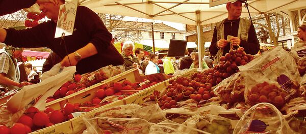 Agricultores franceses denuncian el fuerte impacto del embargo alimentario ruso Agricultores franceses denuncian el fuerte impacto del embargo alimentario ruso - Sputnik Mundo