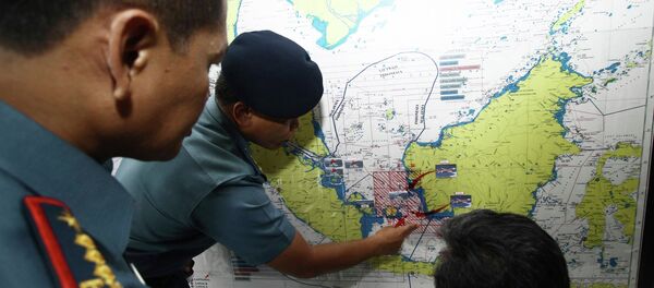 Los restos del avión de AirAsia, desperdigados en una radio de cinco kilómetros - Sputnik Mundo