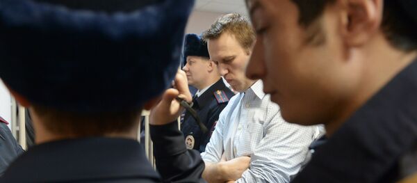 Opositor ruso Navalni es condenado a pena suspendida de 3,5 años - Sputnik Mundo
