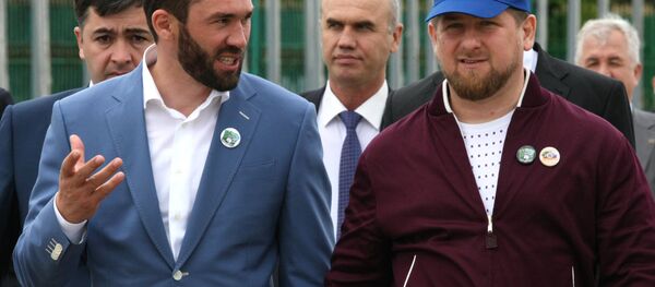 Viceministro de la Administración presidencial de república de Chechenia, Magomed Daúdov (a la izquierda) y  jefe de la República de Chechenia, Ramzán Kadýrov (a la derecha) - Sputnik Mundo