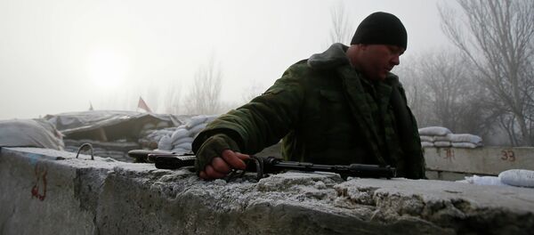 Miliciano en el este de Ucrania - Sputnik Mundo