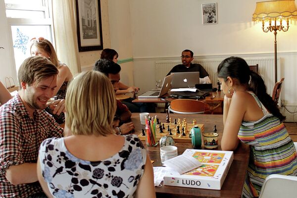 'Сo-working space'? - Sputnik Mundo