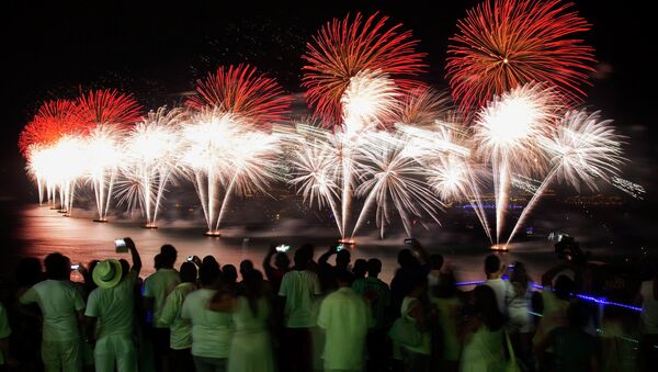 Celebraciones en la playa de Copacabana de Río de Janeiro - Sputnik Mundo