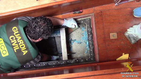 La Guardia Civil aborda un velero cargado con 725 kilogramos de cocaína en el Océano Atlántico - Sputnik Mundo