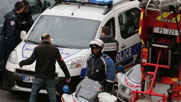 Al menos 11 víctimas mortales en un tiroteo en el semanario francés de Charlie Hebdo Al menos 11 víctimas mortales en un tiroteo en el semanario francés de Charlie Hebdo - Sputnik Mundo