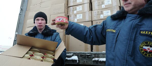 El undécimo convoy humanitario ruso parte rumbo a Donbás - Sputnik Mundo