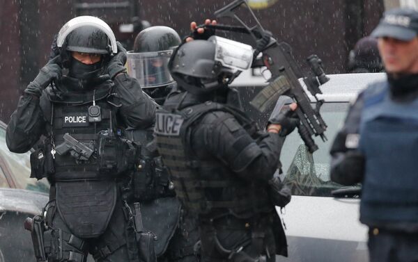 Ataque contra el semanario satírico Charlie Hebdo en París - Sputnik Mundo