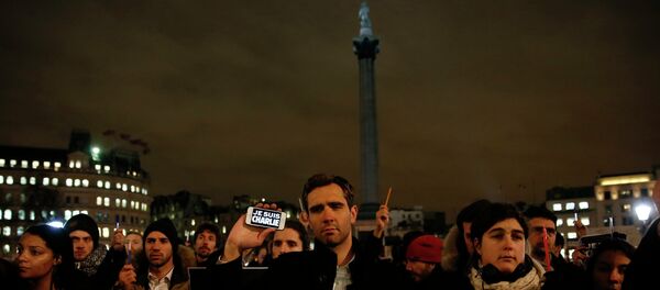 Reino Unido se moviliza contra el atentado islamista de París - Sputnik Mundo