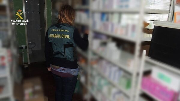 Desmantelada una red dedicada al tráfico ilegal de medicamentos mediante el “comercio inverso” - Sputnik Mundo