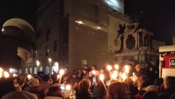Musulmanes de Bolonia rinden homenaje a las víctimas del atentado en París - Sputnik Mundo