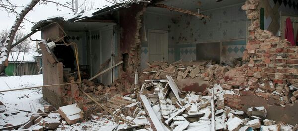 A house which was damaged by shelling is seen in Donetsk, eastern Ukraine, January 5, 2015 - Sputnik Mundo