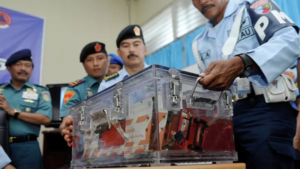 La recuperación del segundo registrador del QZ8501, pendiente de confirmación - Sputnik Mundo