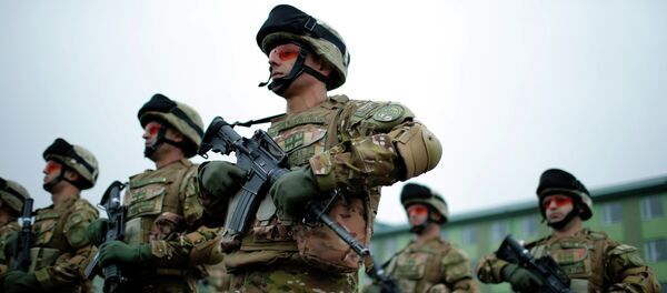 Servicemen attend a farewell ceremony at the Vaziani military base outside Tbilisi, December 16, 2014 - Sputnik Mundo