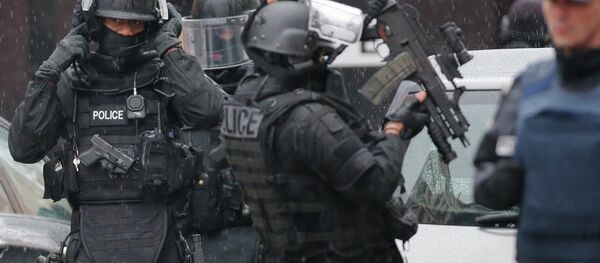 Ataque contra el semanario satírico Charlie Hebdo en París - Sputnik Mundo