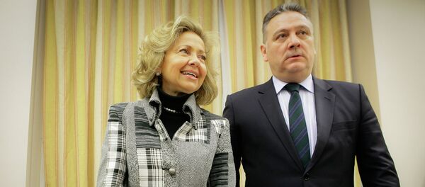 Nueva Fiscal General del Estado, Consuelo Madrigal y presidente de la Comisión de Justicia, Alfredo Prada Presa Nueva Fiscal General del Estado, Consuelo Madrigal y presidente de la Comisión de Justicia, Alfredo Prada Presa - Sputnik Mundo