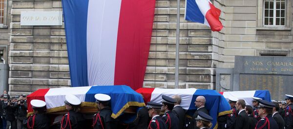 El entierro de los fallecidos en el atentado terrorista en París - Sputnik Mundo