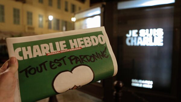 Musulmanes rusos califican como respuesta inaceptable el nuevo número de Charlie Hebdo - Sputnik Mundo