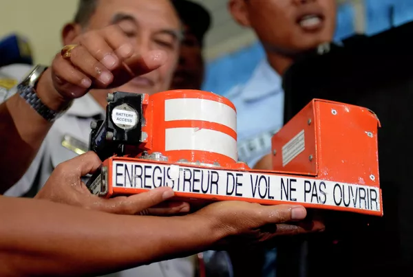 Rescate de los restos del avión de AirAsia Rescate de los restos del avión de AirAsia - Sputnik Mundo