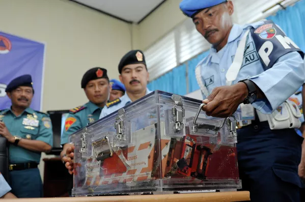 Rescate de los restos del avión de AirAsia Rescate de los restos del avión de AirAsia - Sputnik Mundo