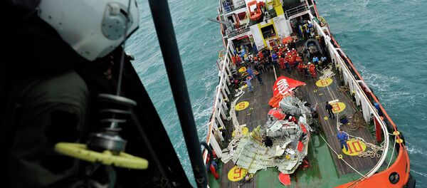 Rescate de los restos del avión de AirAsia - Sputnik Mundo