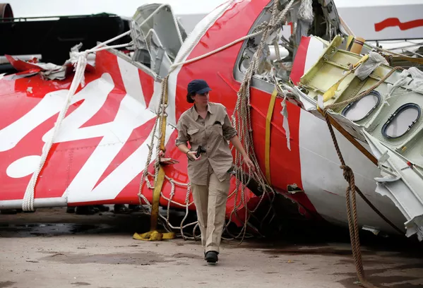 Rescate de los restos del avión de AirAsia Rescate de los restos del avión de AirAsia - Sputnik Mundo