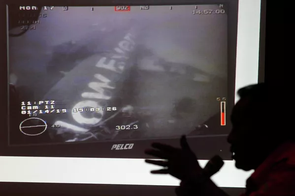 Rescate de los restos del avión de AirAsia Rescate de los restos del avión de AirAsia - Sputnik Mundo