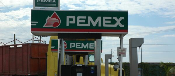 PEMEX station, with large yellow truck, Mexico - Sputnik Mundo