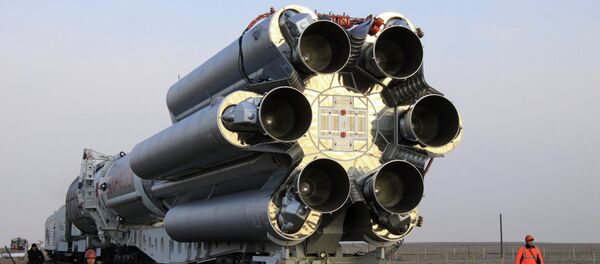 Separación del cohete Proton-M con el satélite a la plataforma de lanzamiento (archivo) - Sputnik Mundo