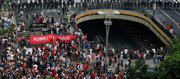 El Movimento Passe Livre de Brasil protesta por segunda vez en el centro São Paulo El Movimento Passe Livre de Brasil protesta por segunda vez en el centro São Paulo - Sputnik Mundo