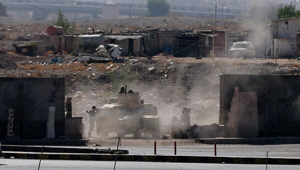 A vehicle from the Presidential Protection Forces is positioned on a street during clashes near the Presidential Palace in Sanaa January 19, 2015. - Sputnik Mundo