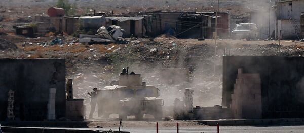 A vehicle from the Presidential Protection Forces is positioned on a street during clashes near the Presidential Palace in Sanaa January 19, 2015. - Sputnik Mundo