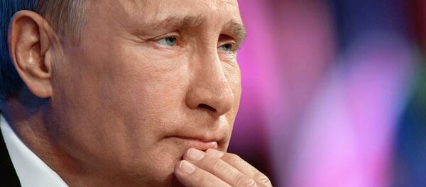 Президент России Владимир Путин на десятой большой ежегодной пресс-конференции Президент России Владимир Путин на десятой большой ежегодной пресс-конференции - Sputnik Mundo