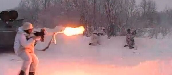 Las nieves ardientes del Ártico: Tropas rusas entrenan en el círculo polar - Sputnik Mundo