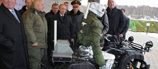La empresa rusa TochMash presenta a Putin un robot avatar de combate - Sputnik Mundo
