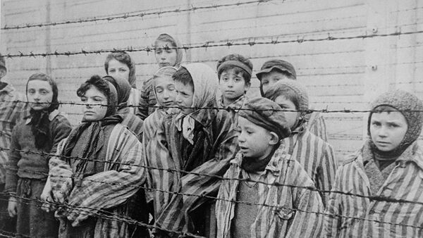 Letonia prohibe una exposición dedicada al Holocausto - Sputnik Mundo