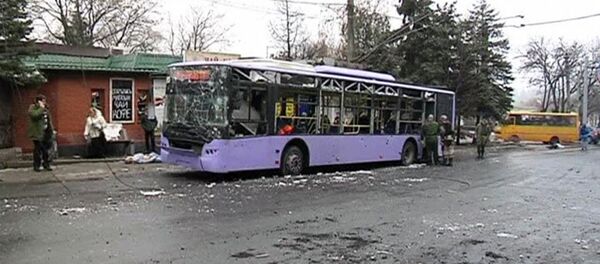 Трамвай в Донецке, в который попал артиллерийский снаряд Трамвай в Донецке, в который попал артиллерийский снаряд - Sputnik Mundo