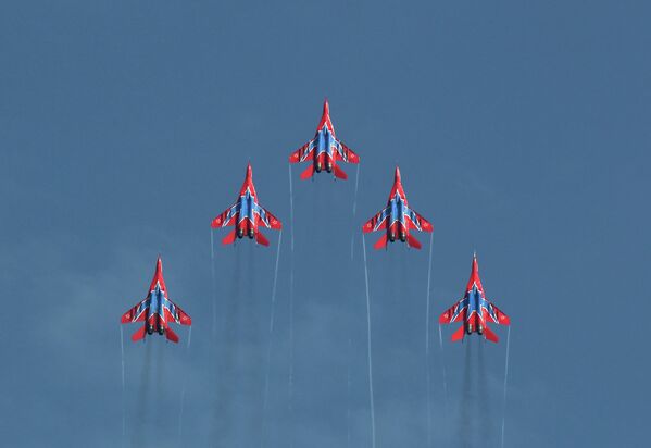 Las mejores escuadrillas de alto pilotaje del mundo Las mejores escuadrillas de alto pilotaje del mundo - Sputnik Mundo