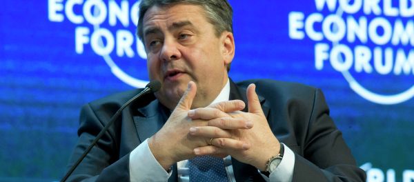 Sigmar Gabriel speaks during the panel Europe's Twin Challenges during the World Economic Forum in Davos - Sputnik Mundo