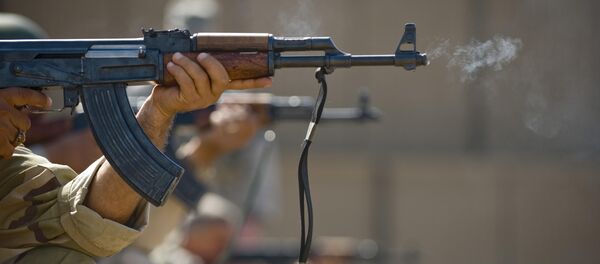 Un fusil de asalto AK-47 (Archivo) Un fusil de asalto AK-47 (Archivo) - Sputnik Mundo