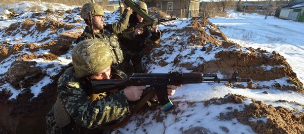Ukrainian servicemen guard their position in the village of Luhanska, Luhansk region January 24, 2015. - Sputnik Mundo