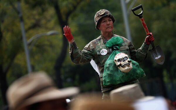 Marcha en Ciudad de México para conmemorar cuatro meses de la masacre de estudiantes en Iguala - Sputnik Mundo